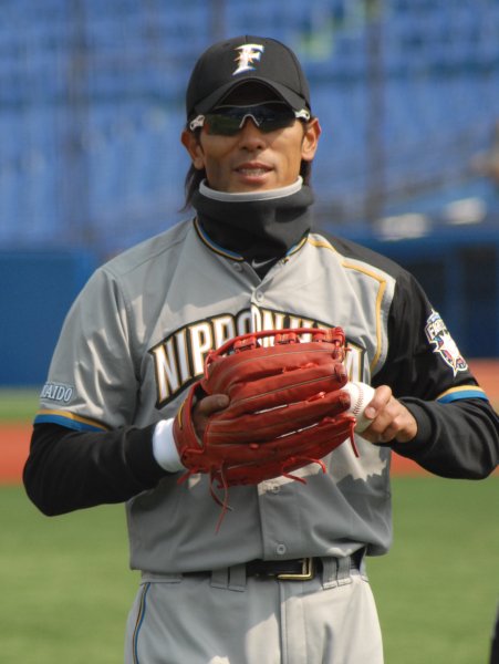 Daisuke Matsuzaka surprised by Ichiro during retirement ceremony